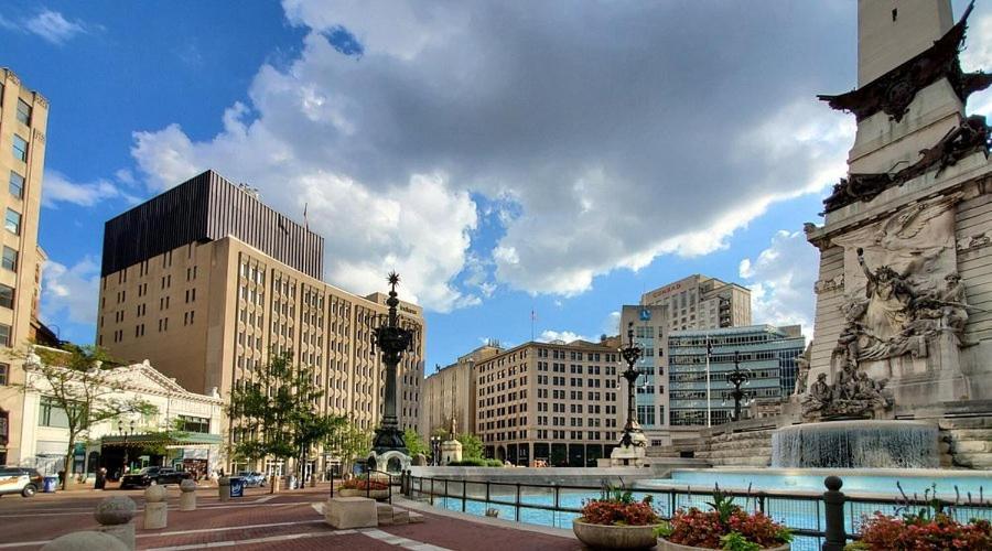 Free Parking! Downtown Lucas Oil- Conv Center Skywalk #4 Apartment