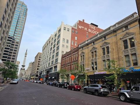 Apartment Free Parking! Downtown Lucas Oil- Conv Center Skywalk #4 Indianapolis