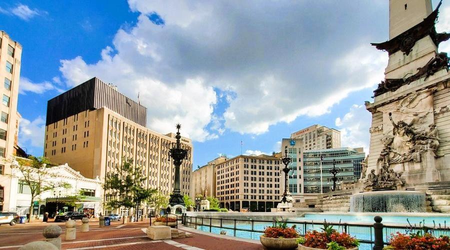 Free Parking! Downtown Lucas Oil- Conv Center Skywalk #4 Apartment *
