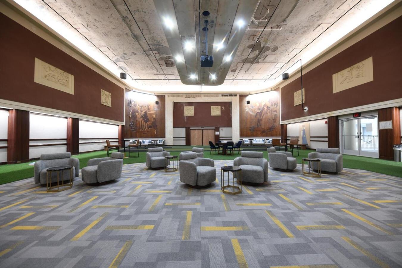 Apartment Free Parking! Downtown Lucas Oil- Conv Center Skywalk #4 *