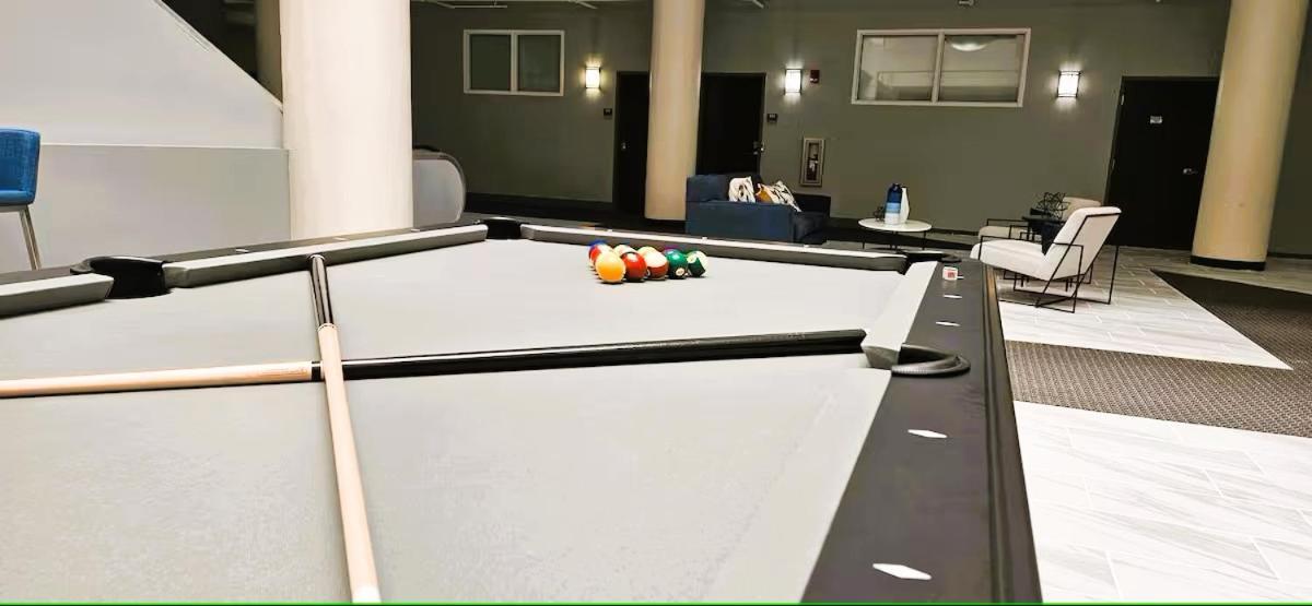 Apartment Free Parking! Downtown Lucas Oil- Conv Center Skywalk #4 *